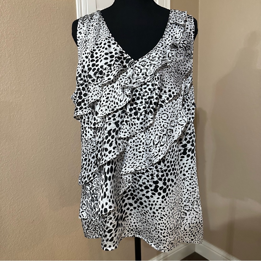 White House Black Market cheetah ruffle sleeveless short women XL tank top